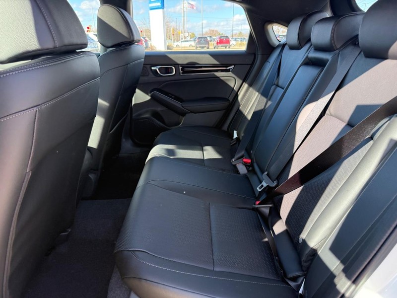 Honda Civic Hatchback Hybrid Vehicle Image 9