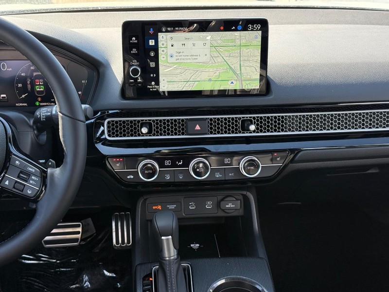 Honda Civic Hatchback Hybrid Vehicle Image 11