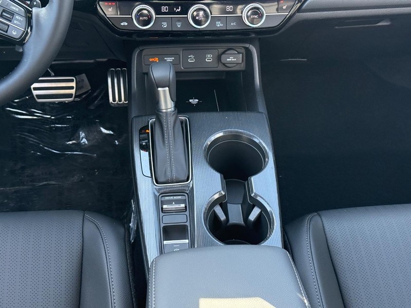 Honda Civic Hatchback Hybrid Vehicle Image 12