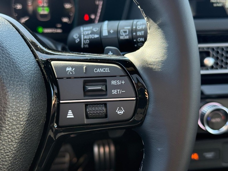 Honda Civic Hatchback Hybrid Vehicle Image 16