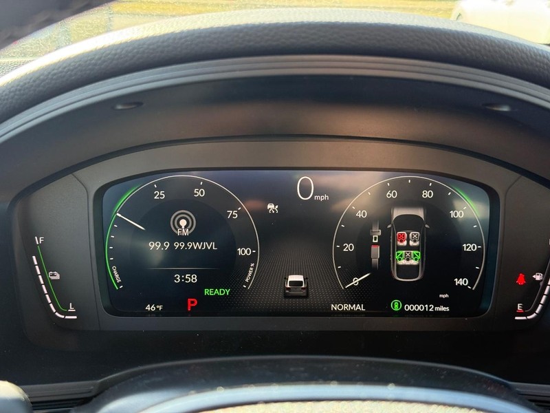 Honda Civic Hatchback Hybrid Vehicle Image 17