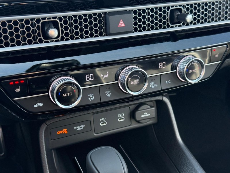 Honda Civic Hatchback Hybrid Vehicle Image 19