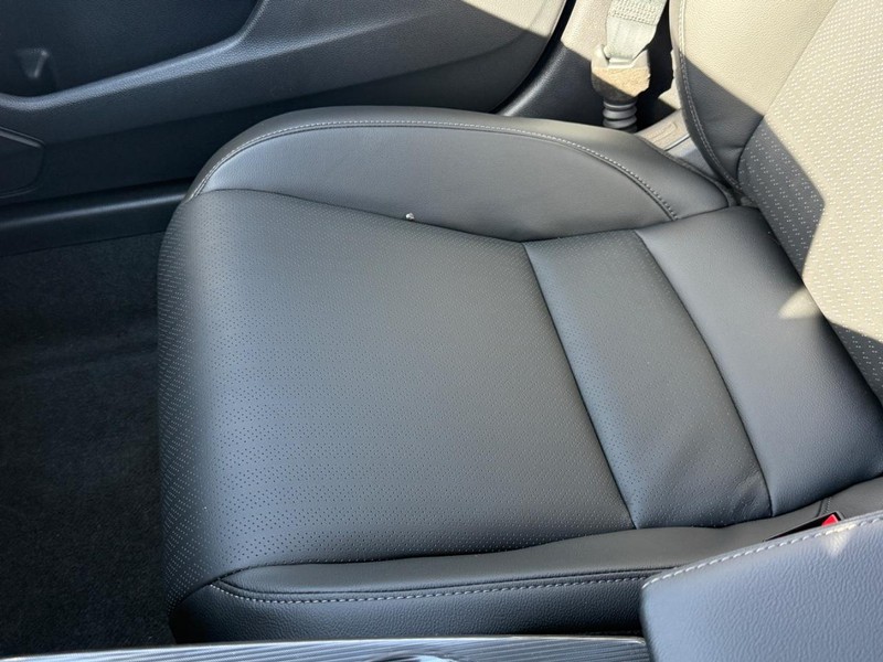 Honda Civic Hatchback Hybrid Vehicle Image 21