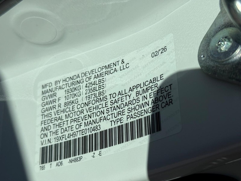 Honda Civic Hatchback Hybrid Vehicle Image 22