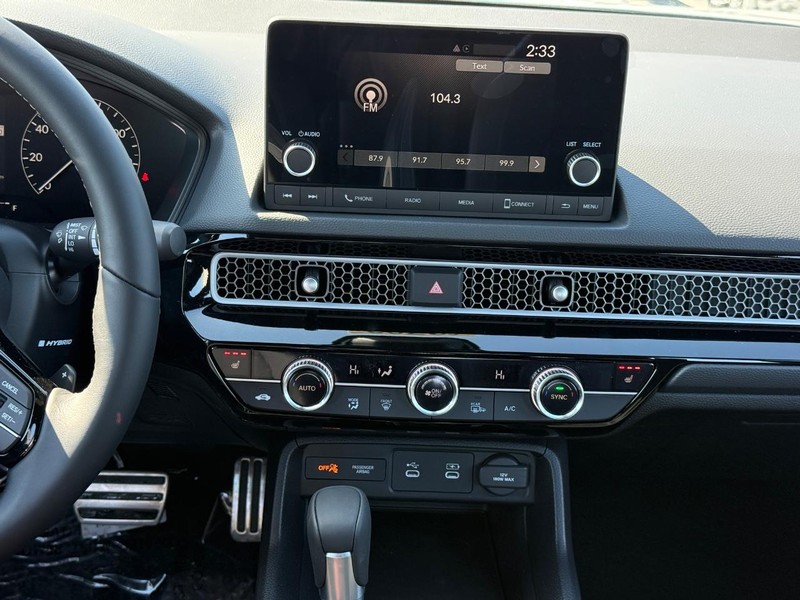 Honda Civic Sedan Hybrid Vehicle Image 11