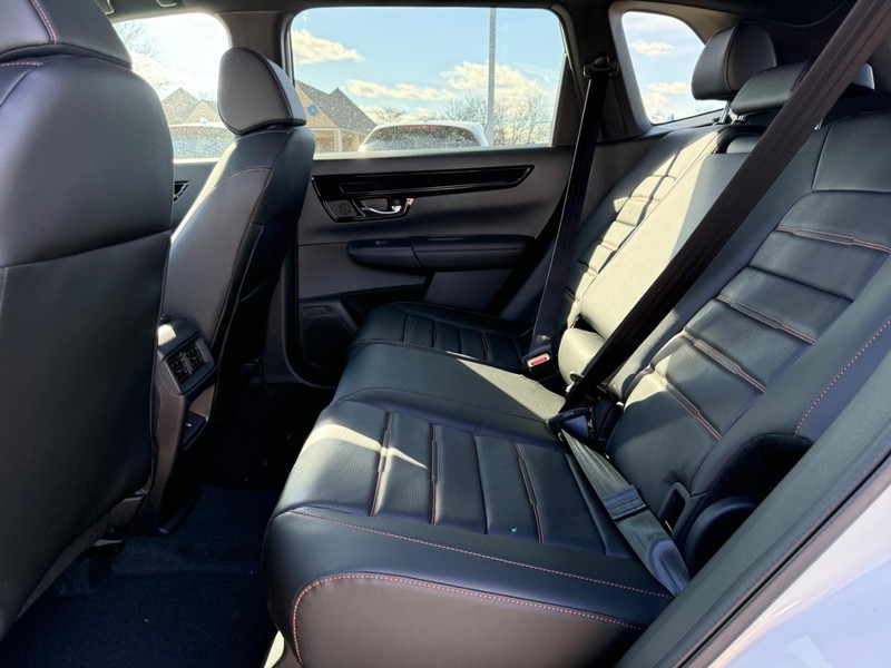 Honda CR-V Hybrid Vehicle Image 9