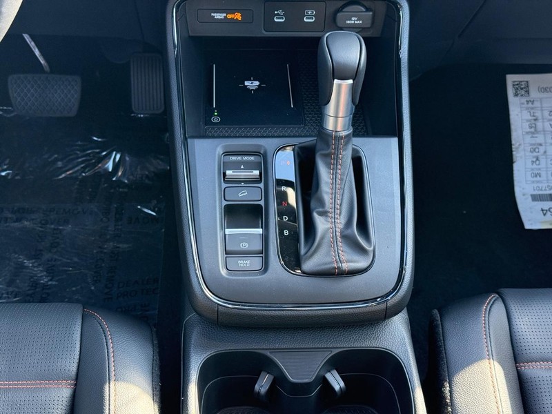 Honda CR-V Hybrid Vehicle Image 12