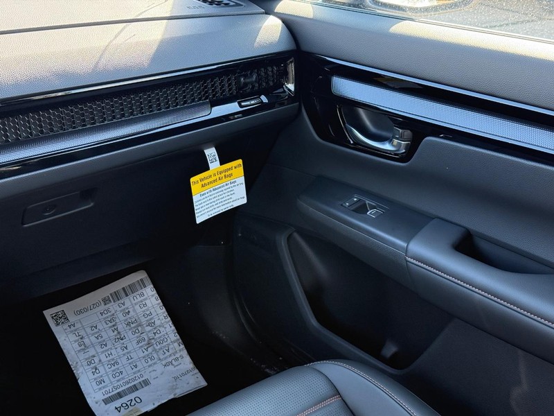 Honda CR-V Hybrid Vehicle Image 14