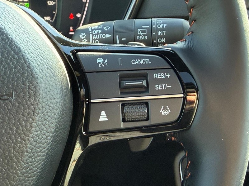 Honda CR-V Hybrid Vehicle Image 16