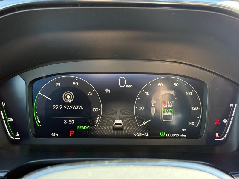 Honda CR-V Hybrid Vehicle Image 17
