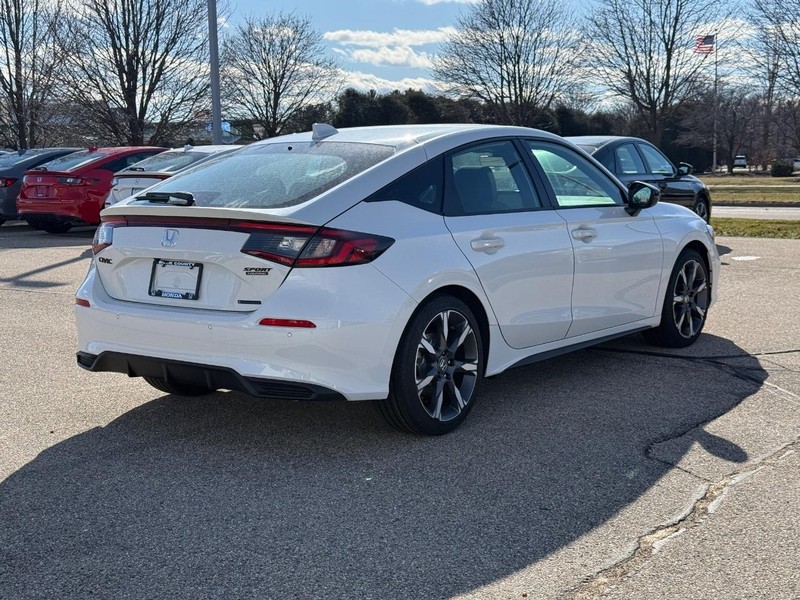 Honda Civic Hatchback Hybrid Vehicle Image 3