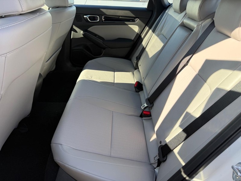 Honda Civic Hatchback Hybrid Vehicle Image 9