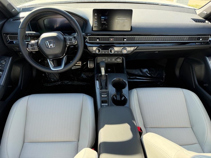 Honda Civic Hatchback Hybrid Vehicle Image 10