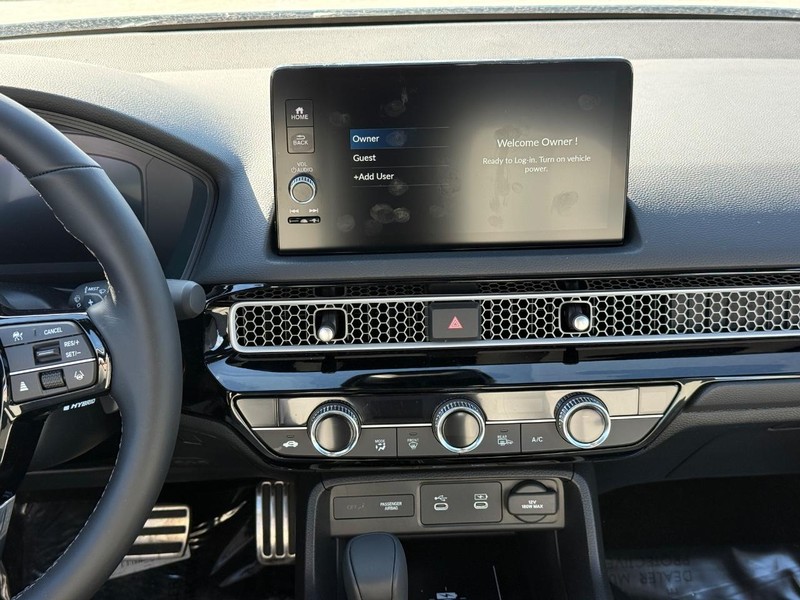 Honda Civic Hatchback Hybrid Vehicle Image 11