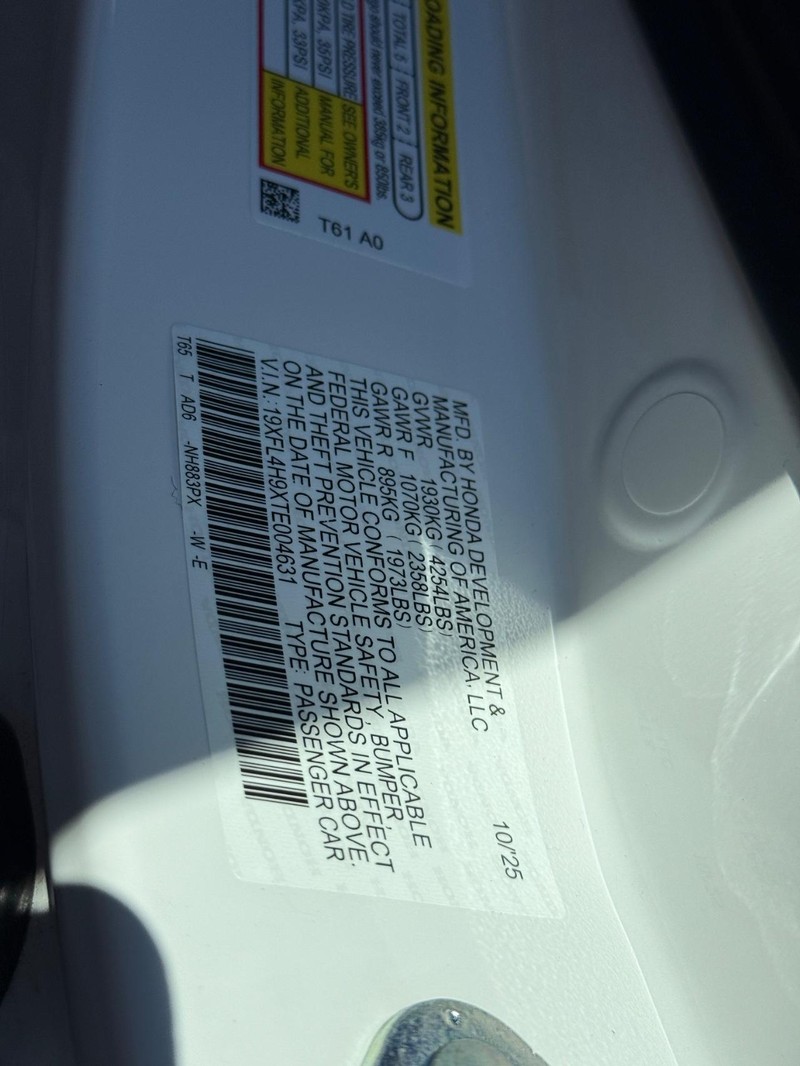 Honda Civic Hatchback Hybrid Vehicle Image 19