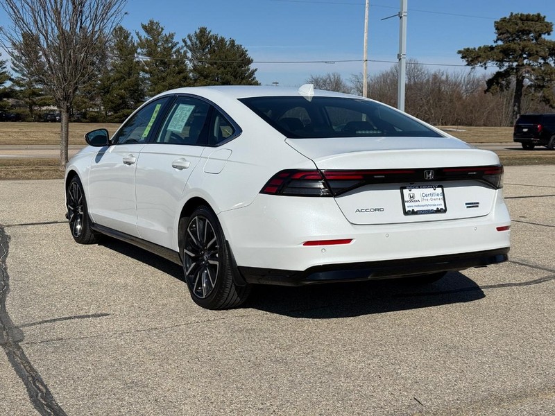 Honda Accord Hybrid Vehicle Full-screen Gallery Image 05