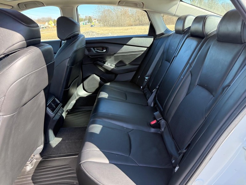 Honda Accord Hybrid Vehicle Full-screen Gallery Image 09