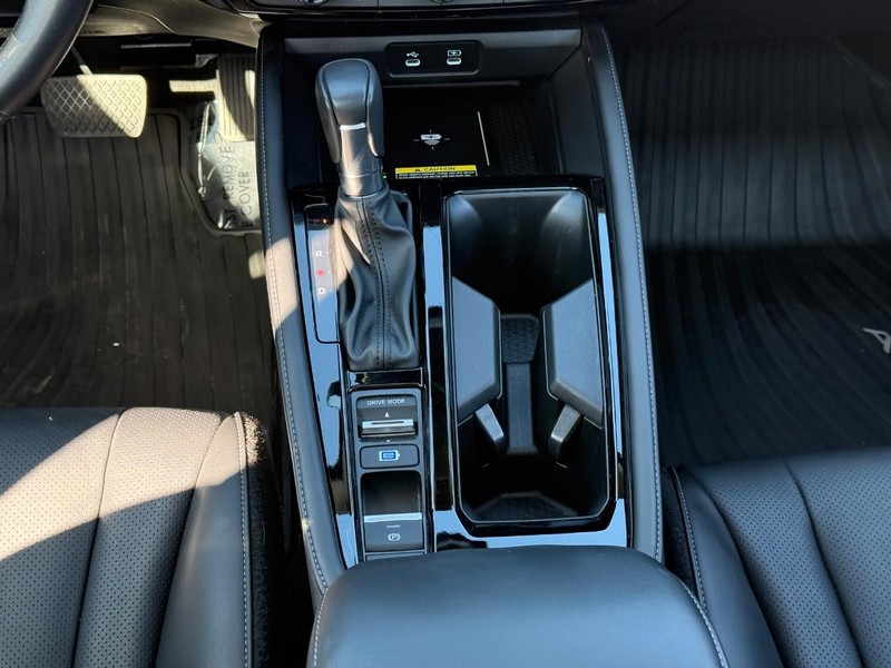 Honda Accord Hybrid Vehicle Full-screen Gallery Image 12