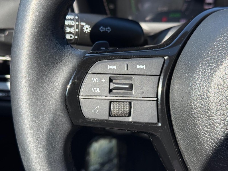 Honda Accord Hybrid Vehicle Full-screen Gallery Image 16