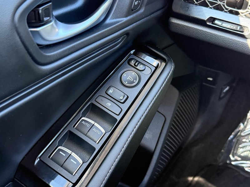 Honda Accord Hybrid Vehicle Full-screen Gallery Image 21