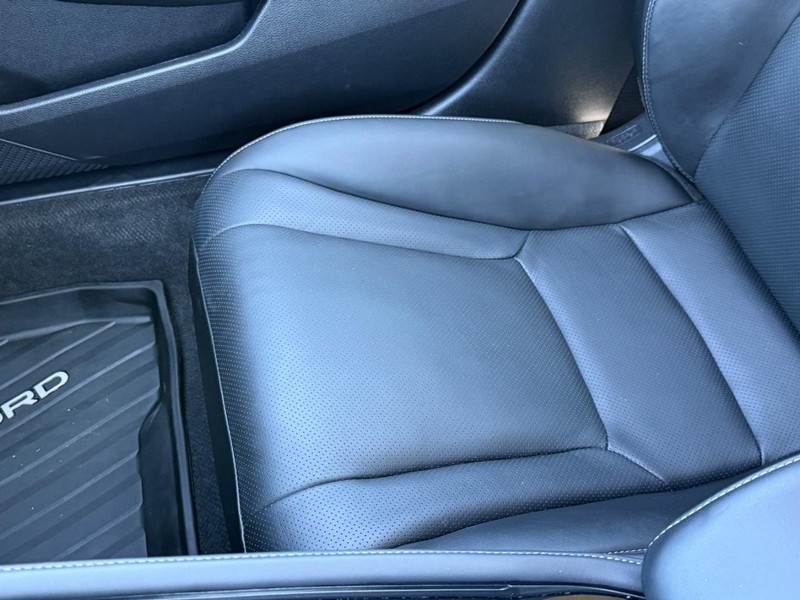 Honda Accord Hybrid Vehicle Full-screen Gallery Image 22