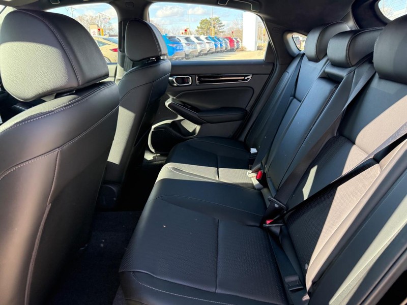 Honda Civic Hatchback Hybrid Vehicle Image 8