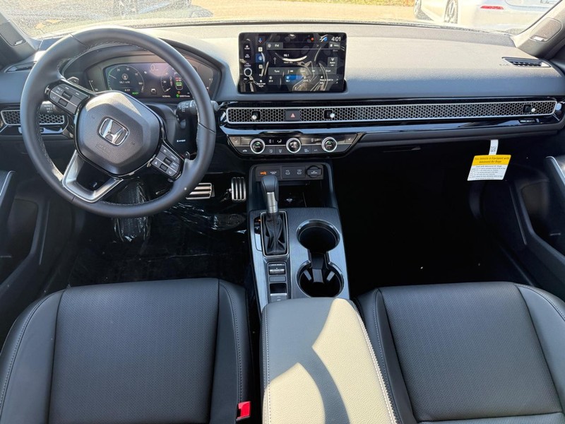 Honda Civic Hatchback Hybrid Vehicle Image 9