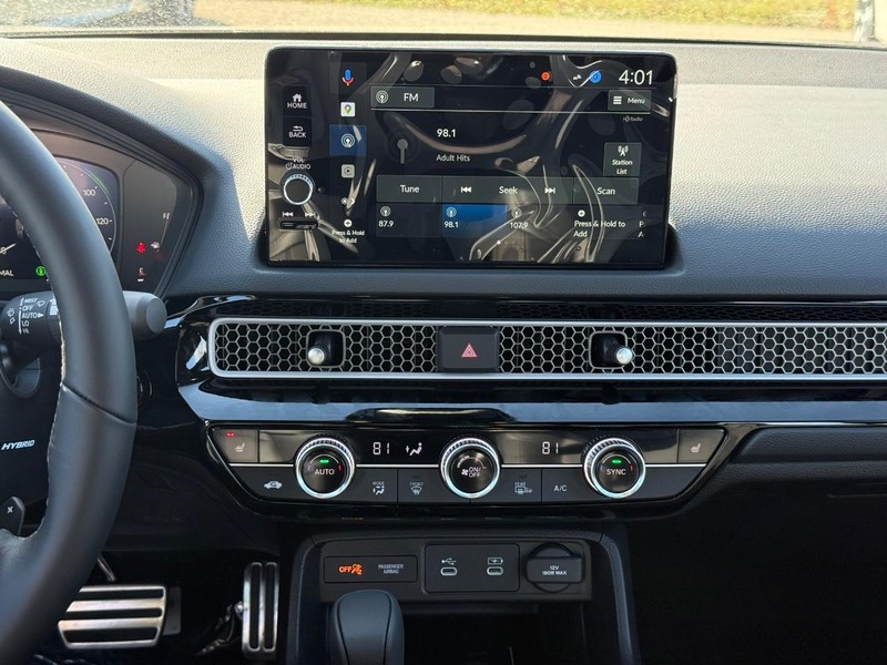 Honda Civic Hatchback Hybrid Vehicle Image 10