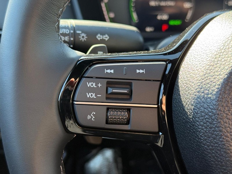 Honda Civic Hatchback Hybrid Vehicle Image 14