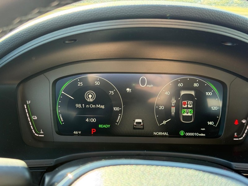 Honda Civic Hatchback Hybrid Vehicle Image 16