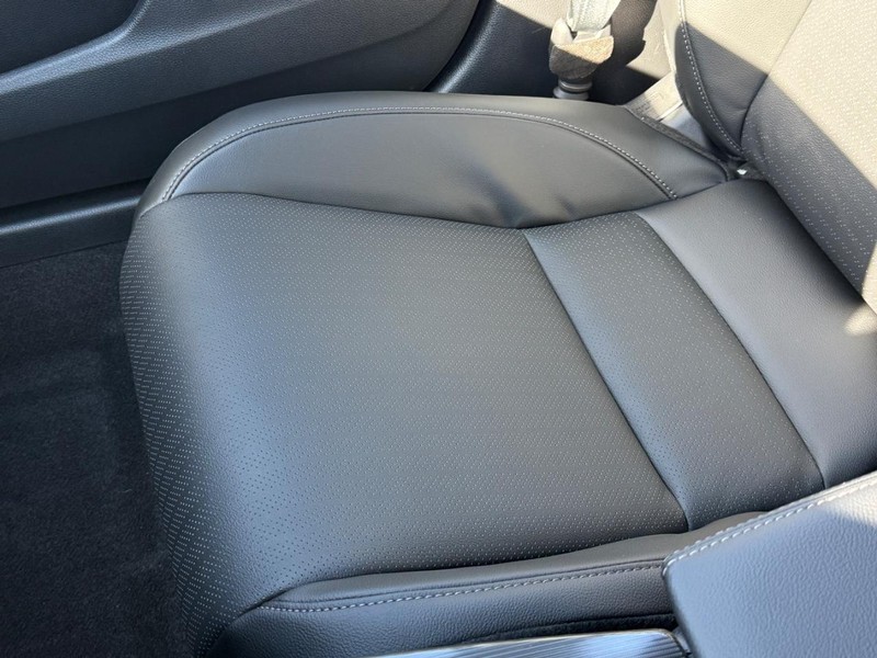 Honda Civic Hatchback Hybrid Vehicle Image 20