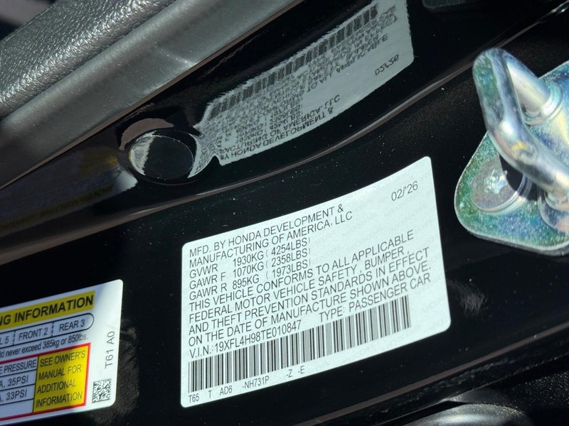 Honda Civic Hatchback Hybrid Vehicle Image 21