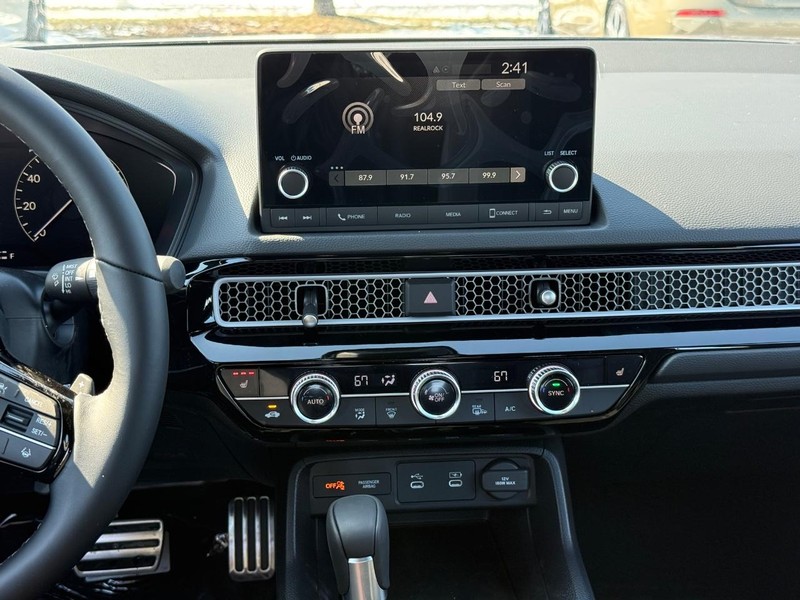 Honda Civic Sedan Hybrid Vehicle Image 11