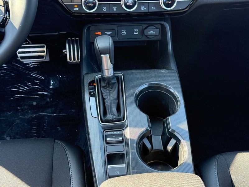 Honda Civic Sedan Hybrid Vehicle Image 12