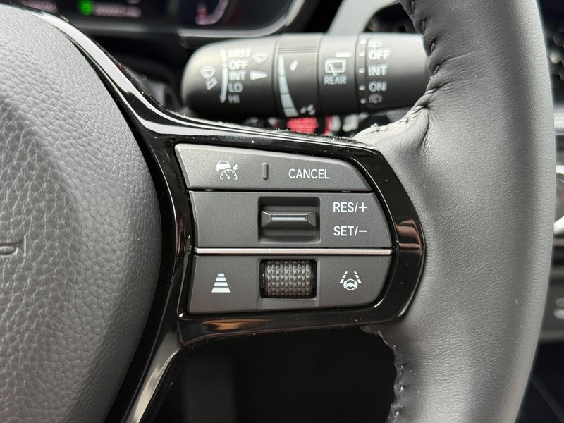 Honda CR-V Vehicle Image 16