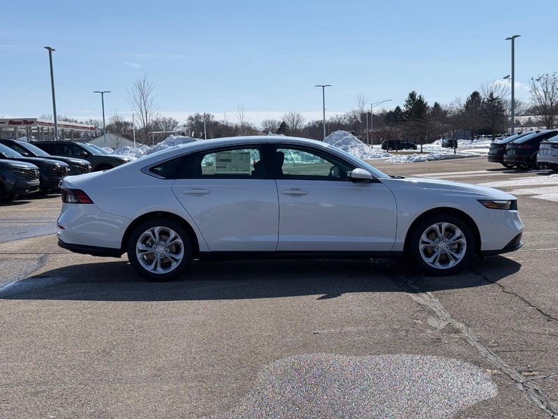 Honda Accord Sedan Vehicle Image 2