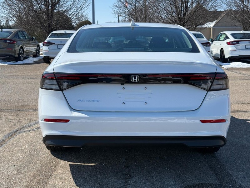 Honda Accord Sedan Vehicle Image 4