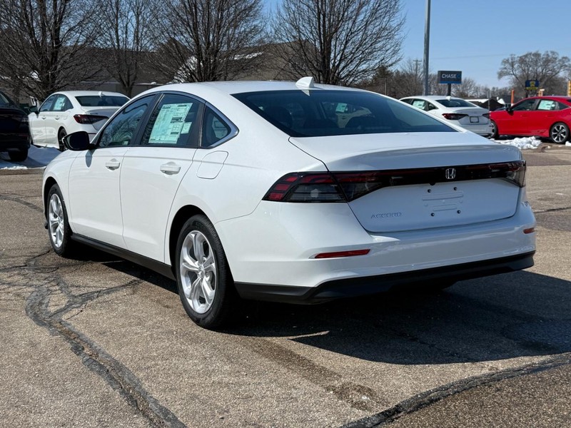 Honda Accord Sedan Vehicle Image 5