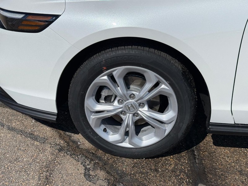 Honda Accord Sedan Vehicle Image 6