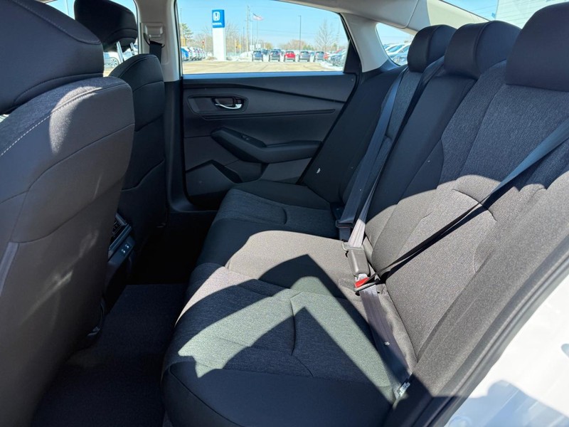 Honda Accord Sedan Vehicle Image 9