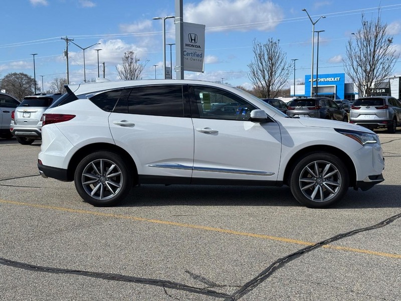 Acura RDX Vehicle Full-screen Gallery Image 02