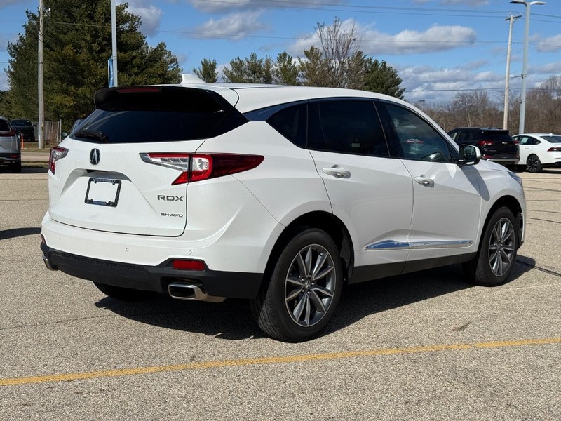 Acura RDX Vehicle Full-screen Gallery Image 03