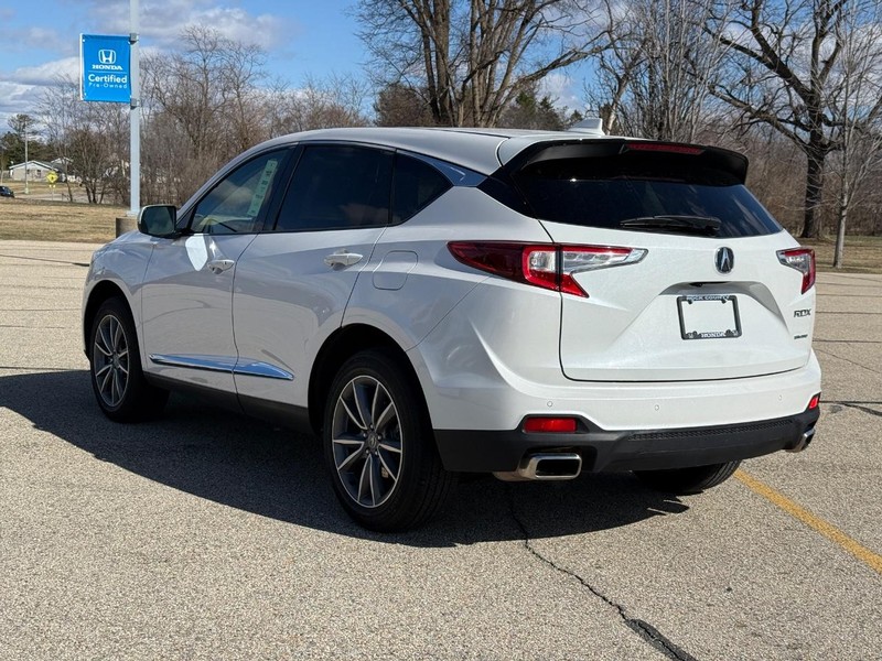 Acura RDX Vehicle Full-screen Gallery Image 05