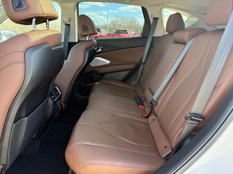 Acura RDX Vehicle Full-screen Gallery Image 09