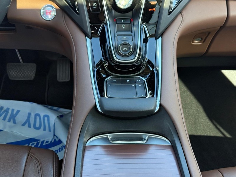 Acura RDX Vehicle Full-screen Gallery Image 12