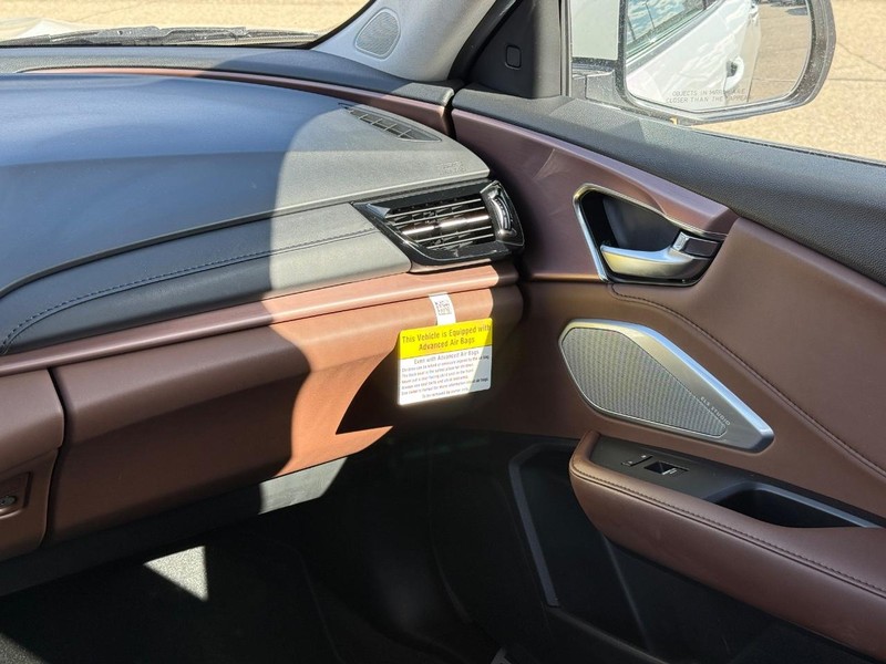 Acura RDX Vehicle Full-screen Gallery Image 14