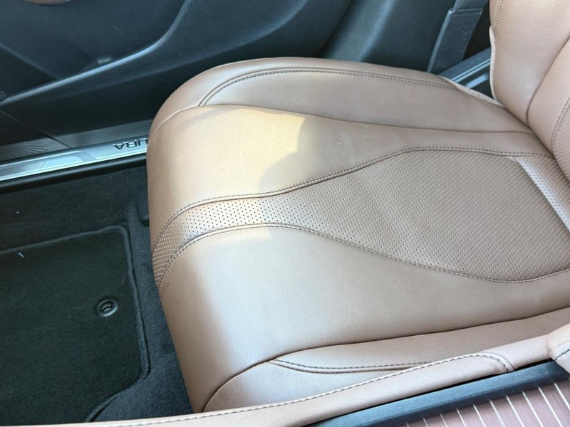 Acura RDX Vehicle Full-screen Gallery Image 21