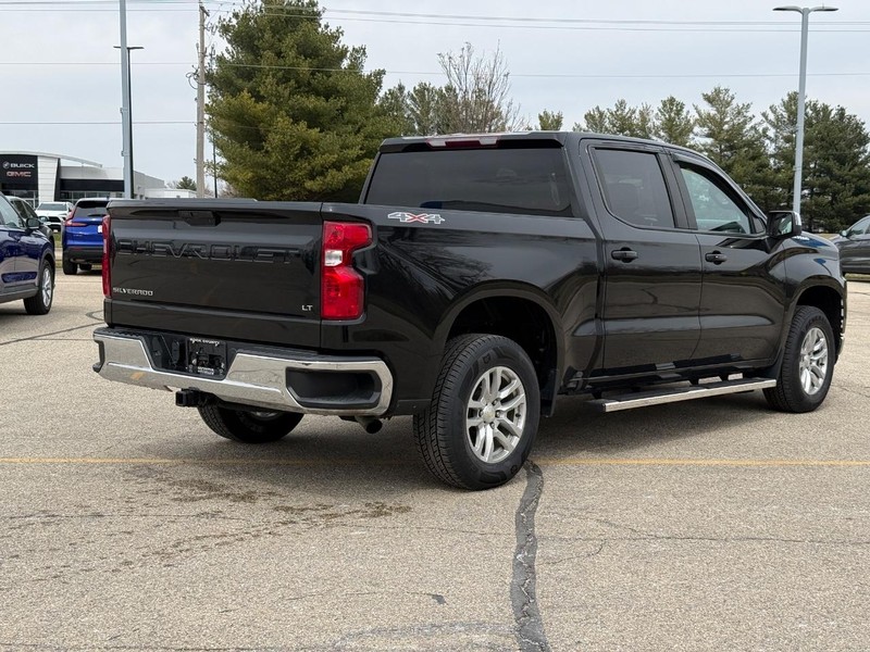 Chevrolet Silverado 1500 Vehicle Full-screen Gallery Image 03