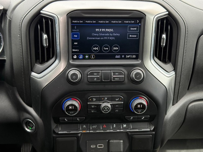 Chevrolet Silverado 1500 Vehicle Full-screen Gallery Image 11