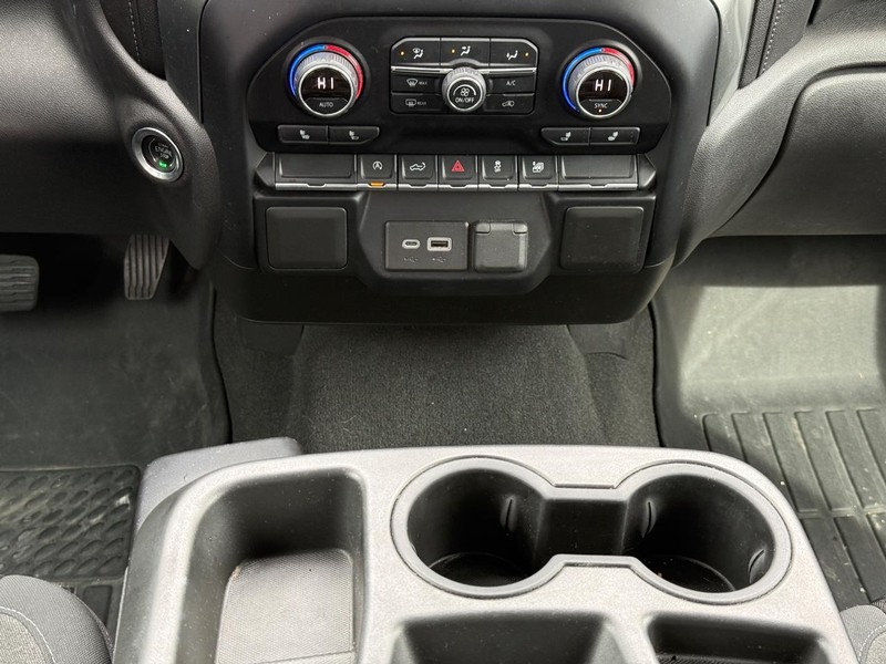 Chevrolet Silverado 1500 Vehicle Full-screen Gallery Image 12